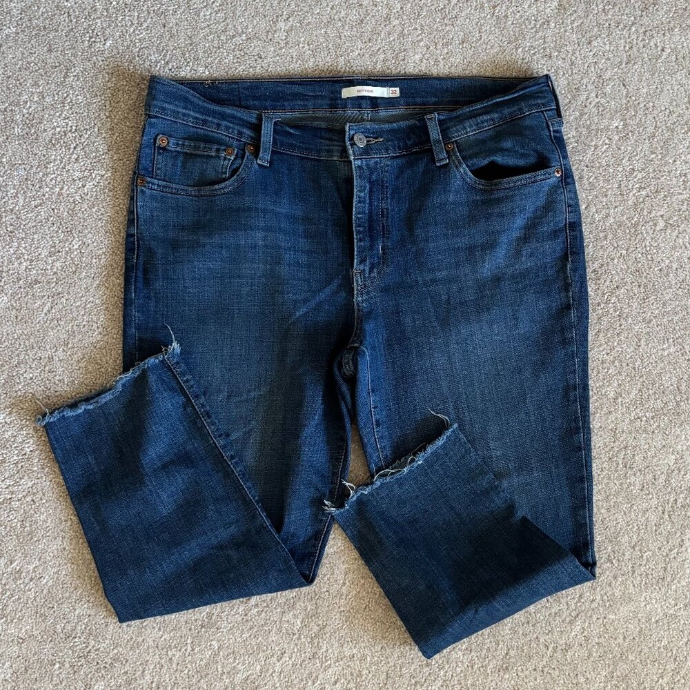 Levi's Boyfriend Raw Hem Medium Wash Jeans Women's Size 32